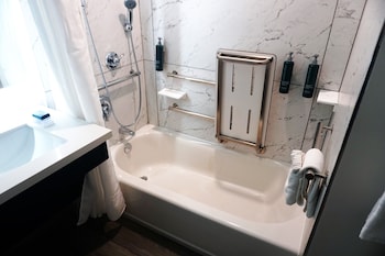 Room, 1 King Bed, Accessible, Bathtub