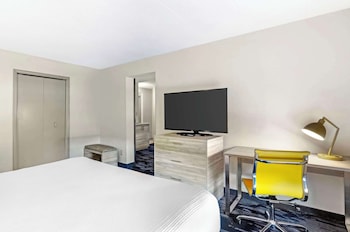 Suite, 1 King Bed, Non Smoking, Refrigerator & Microwave