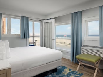 Ashworth Ocean Front, 1 King Bed, Balcony