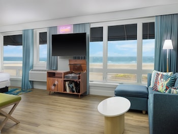 Ashworth Ocean Front, 1 King Bed