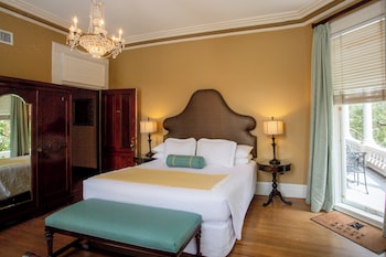 Grand Room, 1 King Bed (Johann Martin Bolzius)