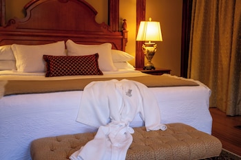 Luxury Room, 1 King Bed (John Wesley)