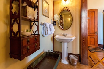 Superior Room, 1 King Bed (Caroline Finch)