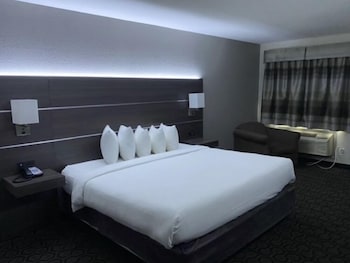 Standard Room, 1 King Bed