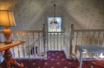 Room, 1 Queen Bed, City View, Garden Area