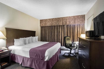Suite, 1 Queen Bed with Sofa bed, Non Smoking (2 Person Sofa Bed)