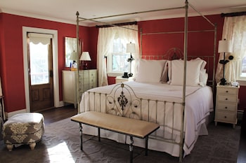 Suite, 1 King Bed (Tall Tales Guesthouse Full 1 Bedroom )
