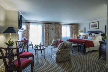 Deluxe Room, 1 Queen Bed, Garden View, Garden Area (Standard Residential View)