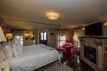 Room, 1 King Bed (Luxury Tall Tales Guesthouse 1 King R)