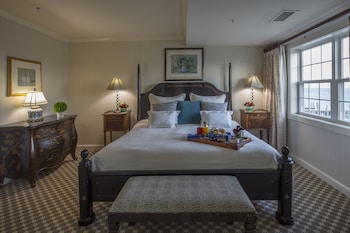 One Bedroom Suite King Water View Main Building