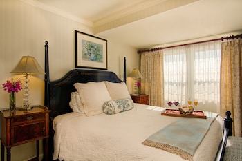 One Bedroom Suite King Water View Main Building