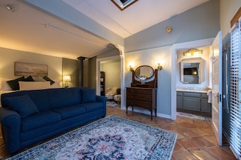 Family Room, 1 King Bed with Sofa bed
