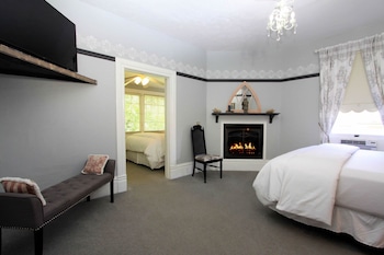 Suite, Fireplace (Chesney Suite: 2 rooms)