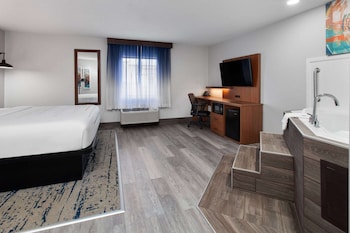 Deluxe Room, 1 King Bed, Non Smoking, Jetted Tub