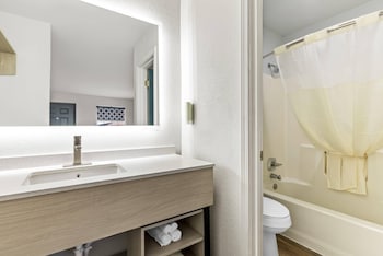 Room, 2 Queen Beds, Non Smoking (Efficiency, Upgrade)