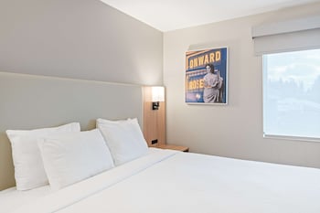 Standard Room, 1 King Bed, Accessible, Refrigerator & Microwave