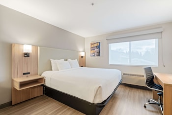 Standard Room, 1 King Bed, Accessible, Refrigerator & Microwave