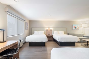 Family Suite, Multiple Beds, Non Smoking, Refrigerator & Microwave
