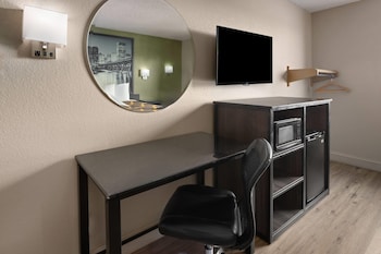 Room, 1 Queen Bed, Accessible, Smoking (Mobility Accessible)