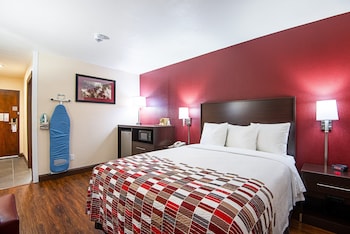 Deluxe Room, 1 Queen Bed, Accessible (Smoke Free)
