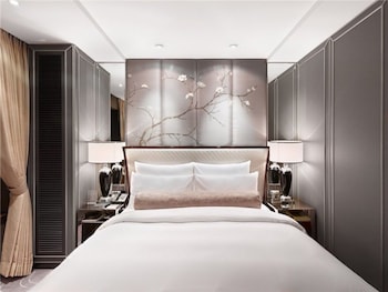 Kunlun Club Deluxe Room