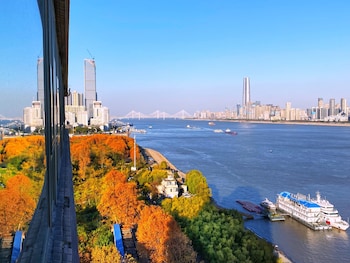 Deluxe Room, 2 Twin Beds, River View