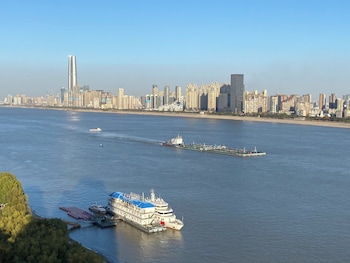 Deluxe Room, 1 King Bed, River View