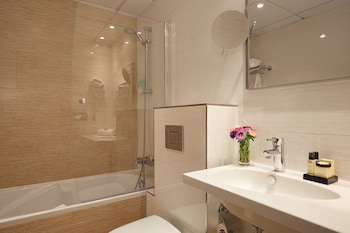 Double Room, Bathtub