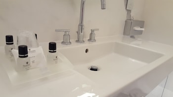 Standard Room, 1 Queen Bed (Minifridge)