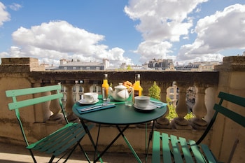 Premium Room, 1 King Bed, Balcony, City View