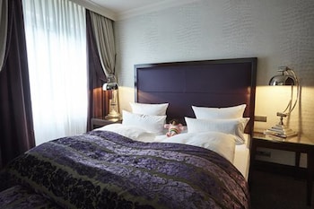 Suite, 1 King Bed, Balcony