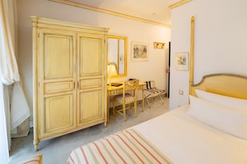 Single Room, Balcony