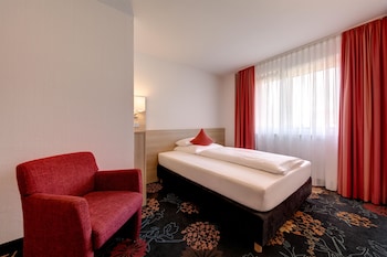 Family Room, 3 Twin Beds
