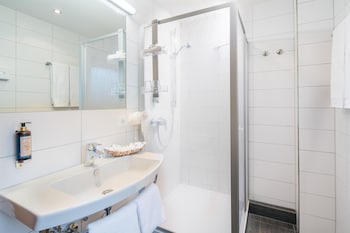 Comfort Room, 2 Twin Beds (Larger Room;Quiet Location)