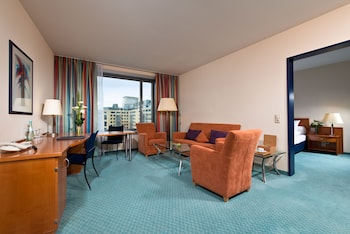 Suite, 1 Bedroom (Master, Double Use)