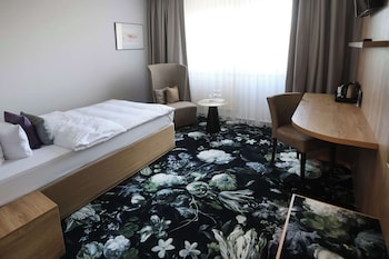 Comfort Room, 1 Double Bed, Balcony (Shower Only)
