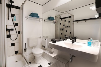 Comfort Room, 2 Twin Beds, Balcony (Shower Only)