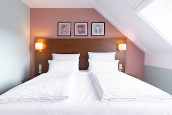 Standard Room, 1 Queen Bed