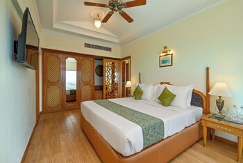 Suite, 1 King Bed, Sea View