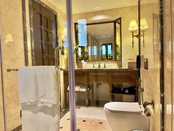 Historical Suite, Suite