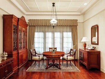 Majapahit Legendary Suite King Bed