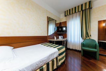 Wheelchair accessible single room