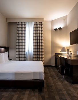 Standard Double Room Single Use (Small)