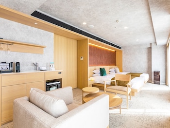 Deluxe King Twin Room with City View Non Smoking