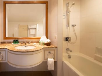 43 sqm Deluxe Double Room, Smoking