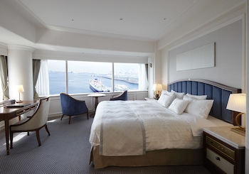 [Check-in 15:00] Bayfront Corner Double Room, 1 King Bed, Non Smoking