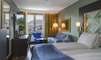 Family Room, 2 Twin Beds, Non Smoking (Standard)