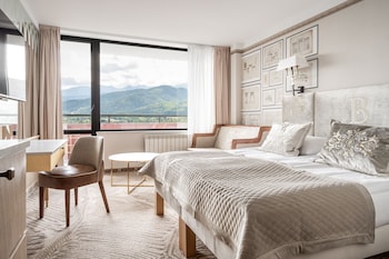 DELUXE PREMIUM TWIN/DOUBLE, Balcony, Mountain View