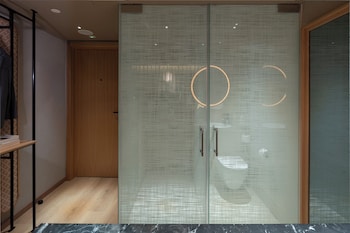 Family Room, Connecting Rooms