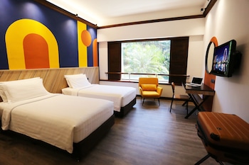 Deluxe Tropical Room